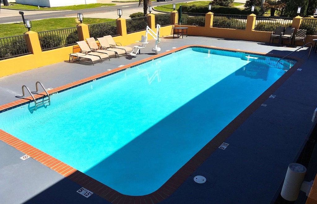 Americas Best Value Inn Denham Springs - Pool-1