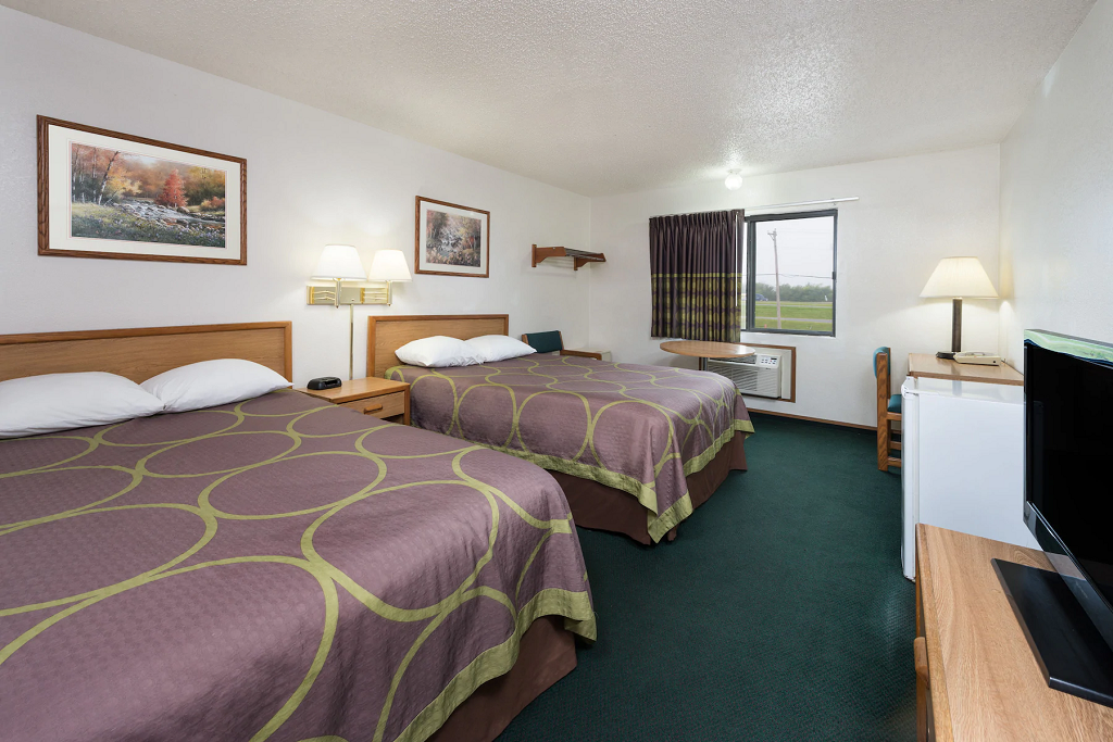 Amerihost inn & Suites Kingdom City - Double Beds Room