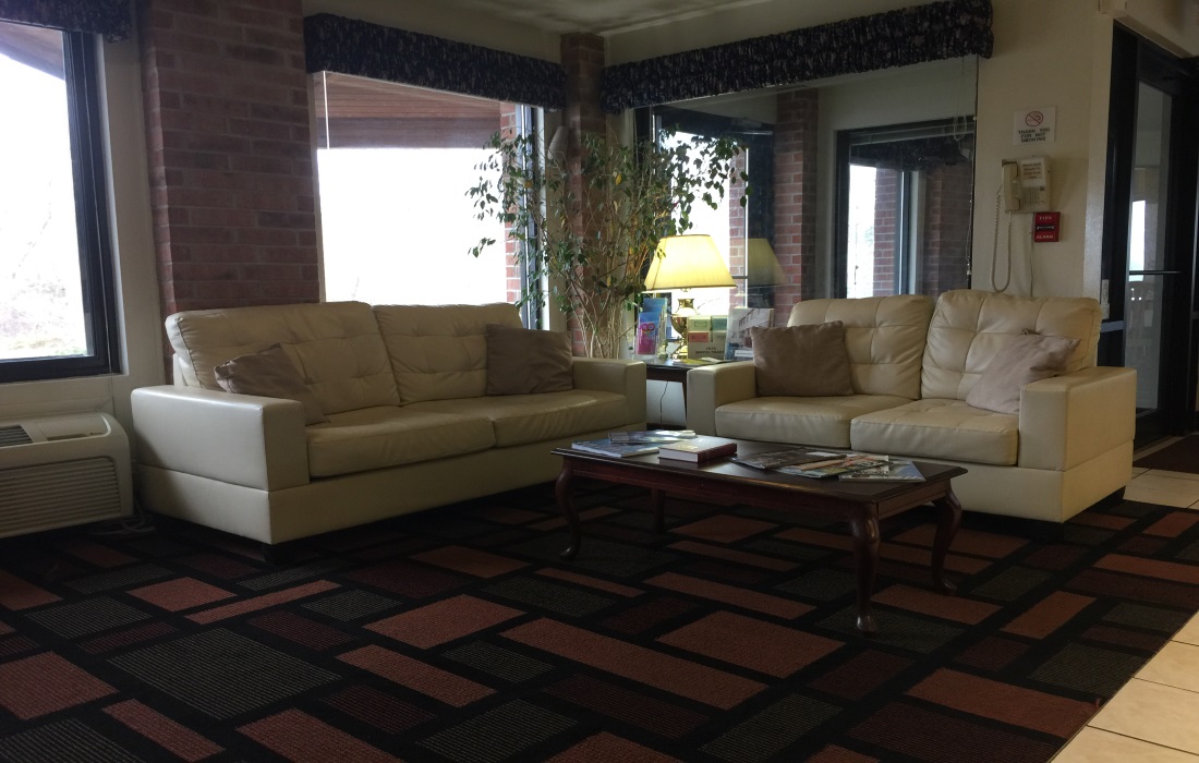 Amerihost Inn & Suites - Lobby