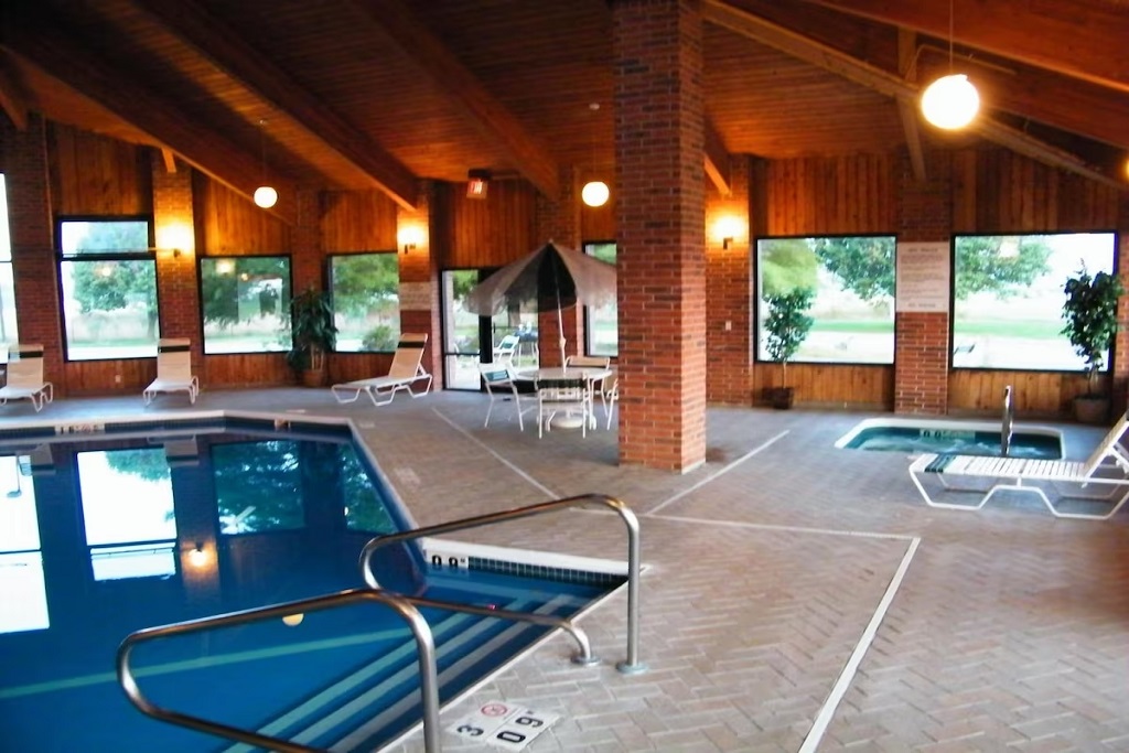 Amerihost Inn & Suites - Indoor Pool