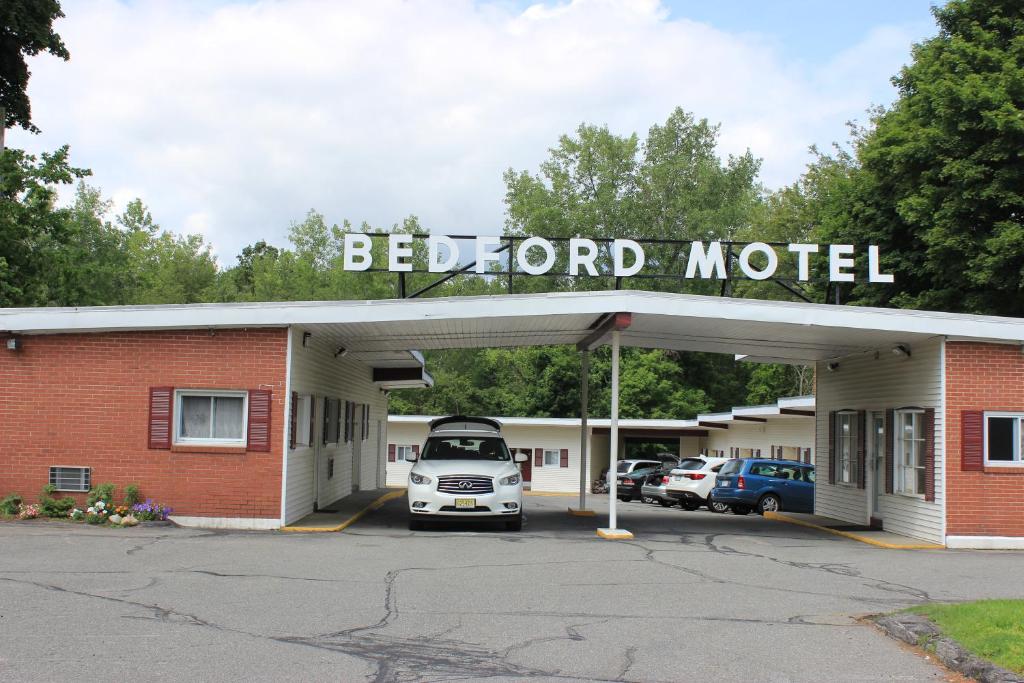 Bedford Motel - Exterior