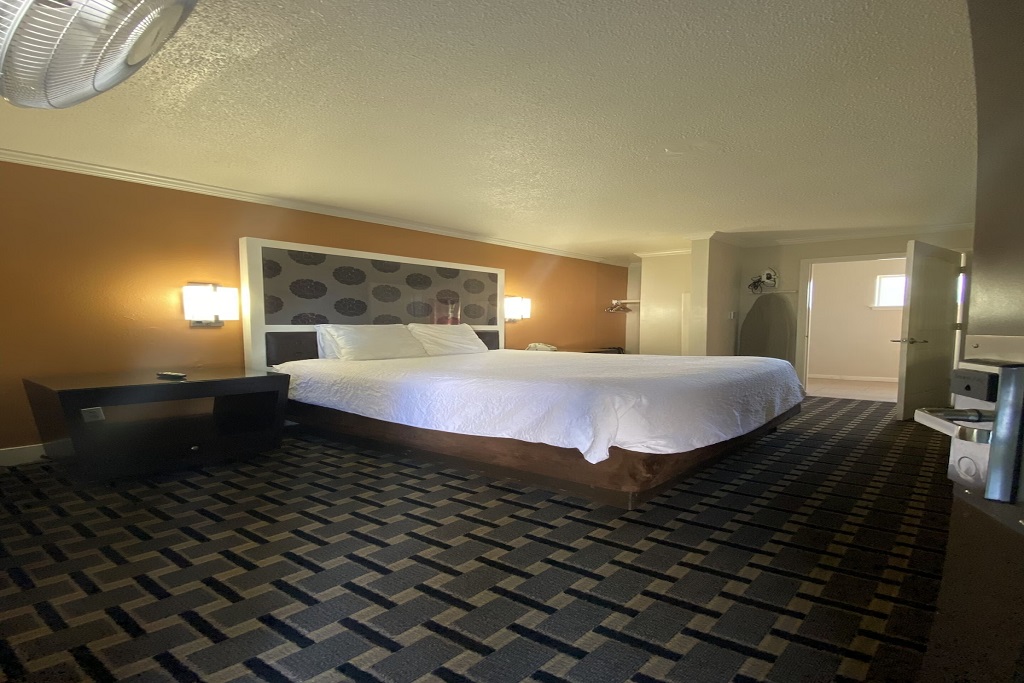 Budget Inn South Lake - Single Bedroom
