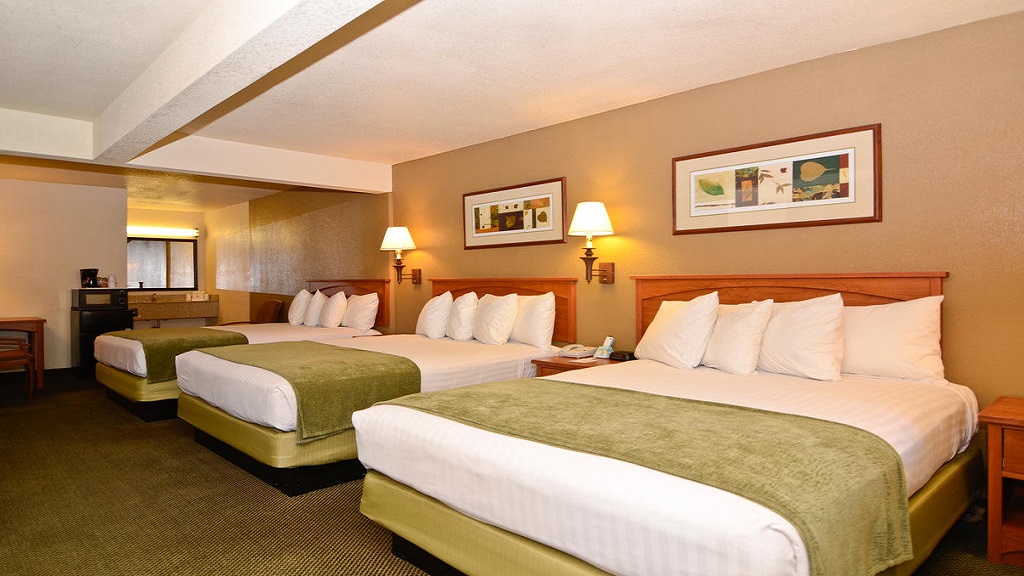 Cajon Pass Inn - Three Bed Rooms