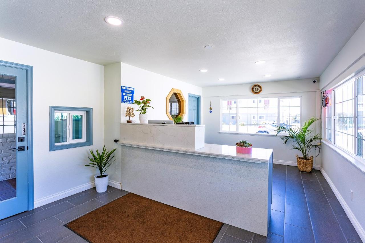 Coastal Breeze Inn Morro Bay - Lobby Area