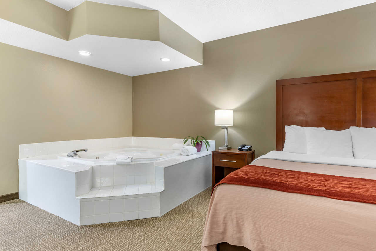 Comfort Inn Blythewood - Single Bed Room with Whirlpool 