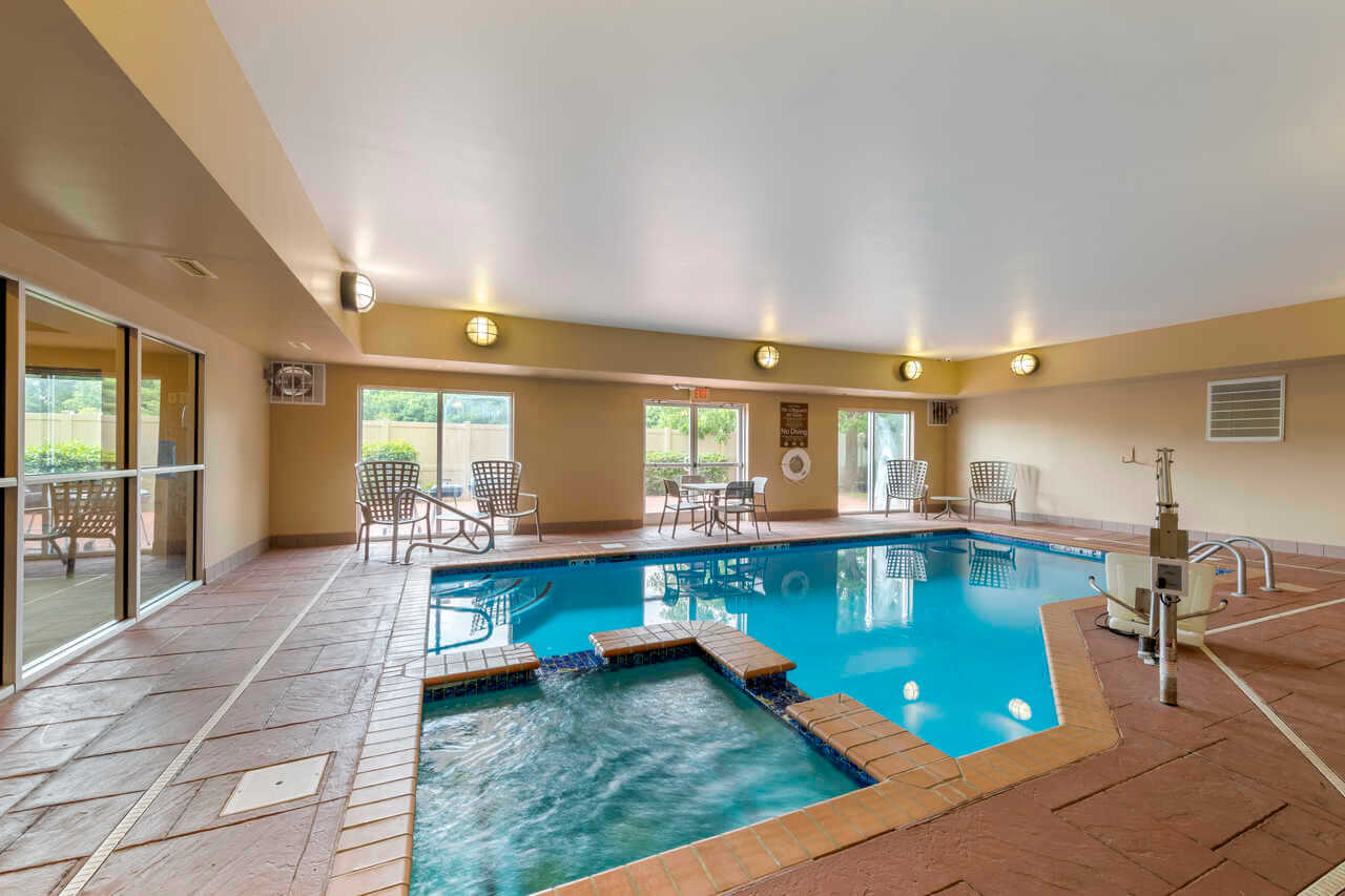 Comfort Inn Huntsville - Indoor Pool
