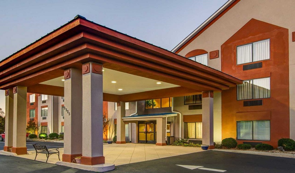 Comfort Suites Northside Hospital Gwinnett - Exterior-3