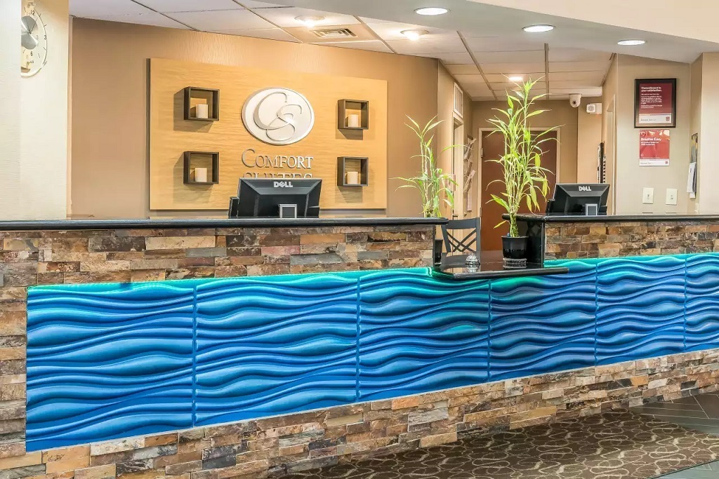 Comfort Suites Springfield - Front Desk