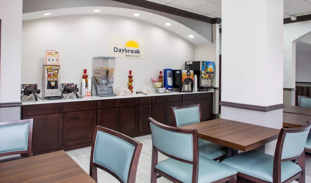 Days Inn & Suites Orlando Airport - Breakfast Area