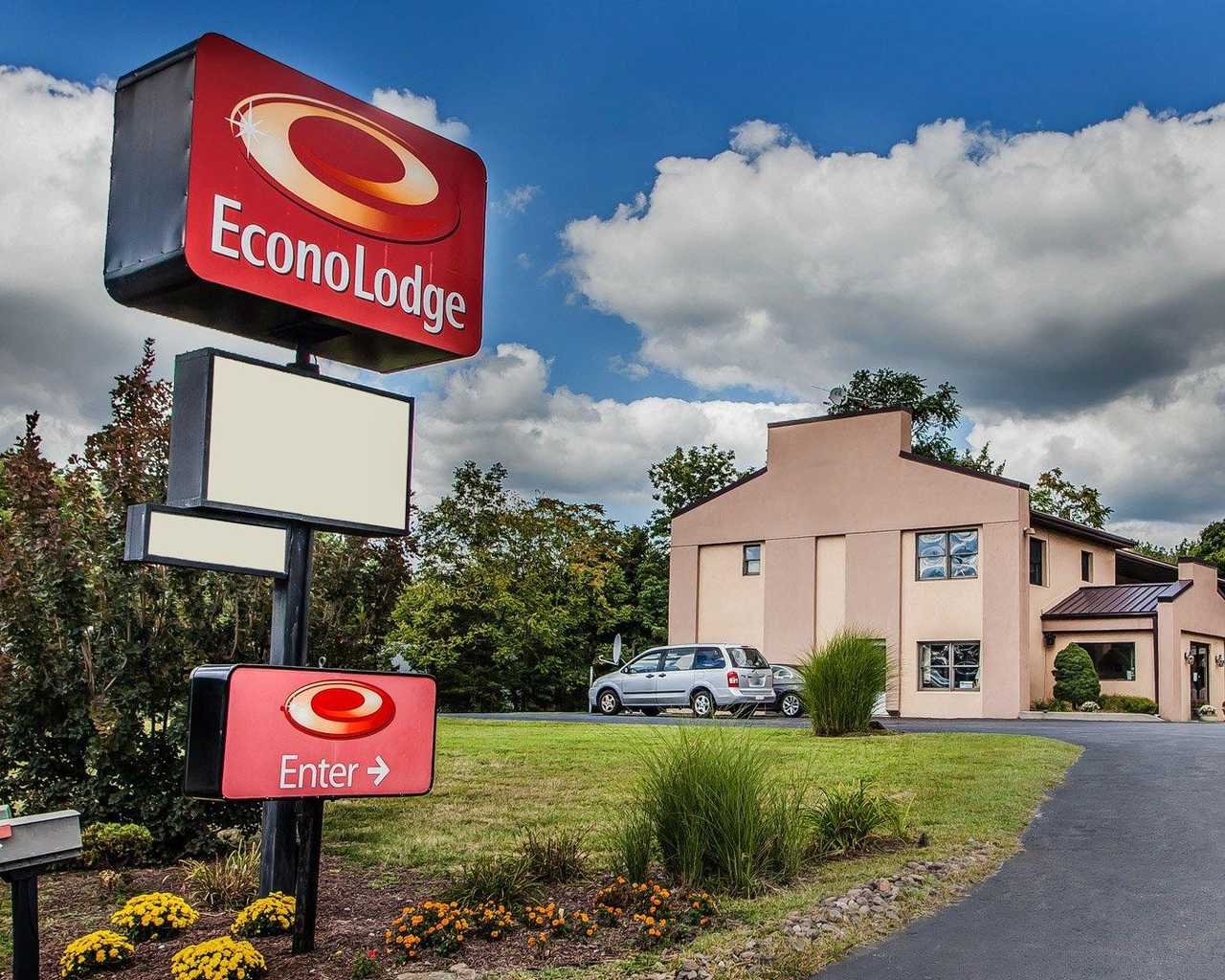 Econo Lodge Douglassville - Exterior-1