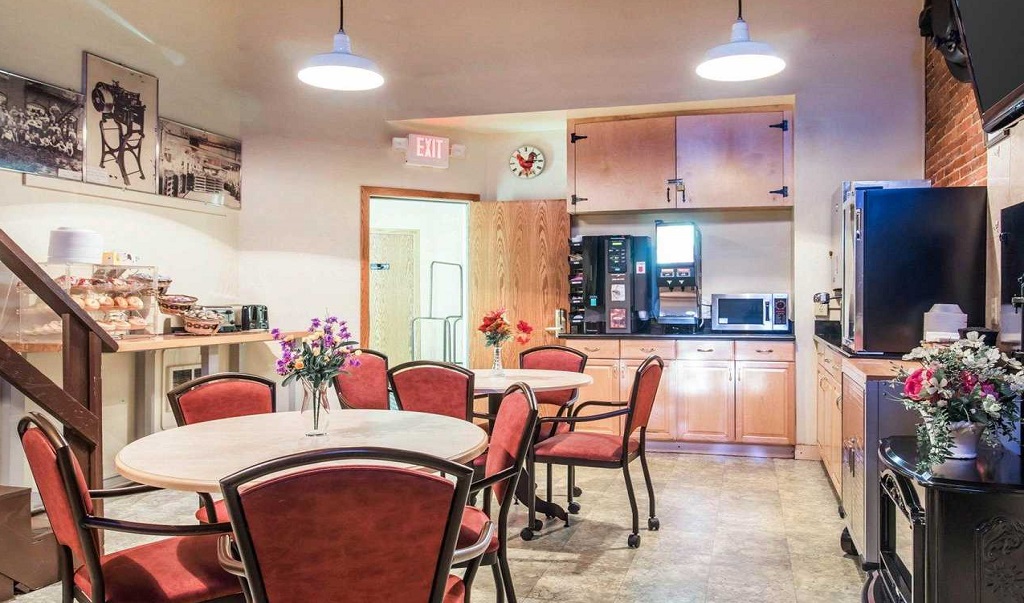 Econo Lodge Manchester - Dining Area