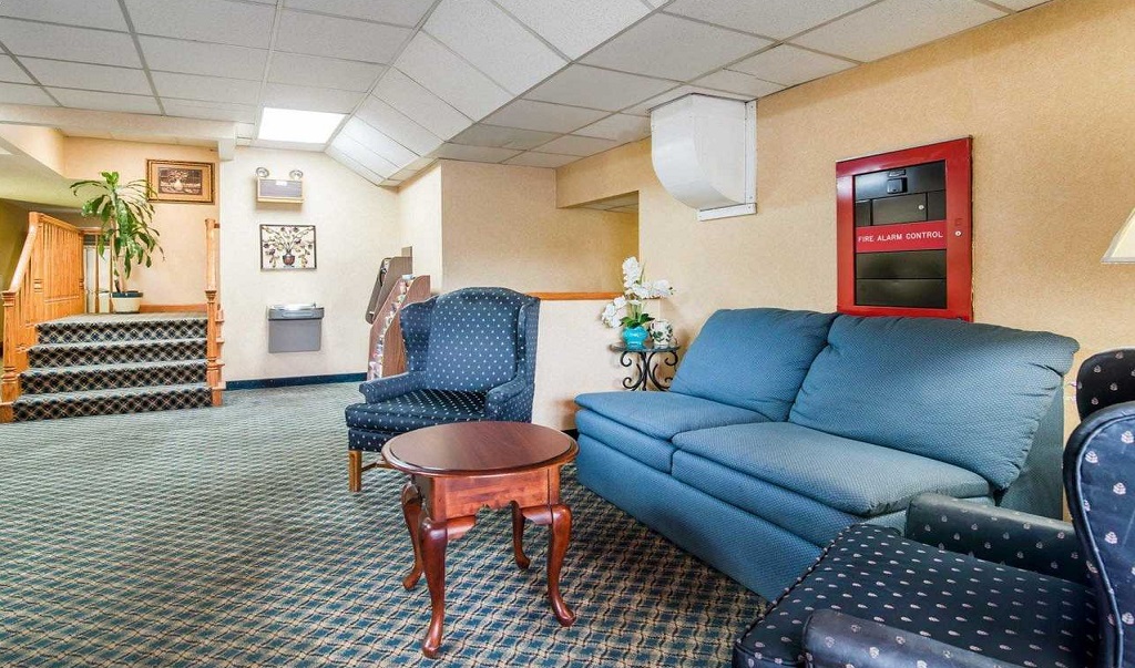 Econo Lodge Manchester - Lobby Lounge