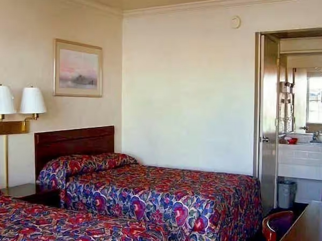 Economy Inn Seaside - Double Beds Room