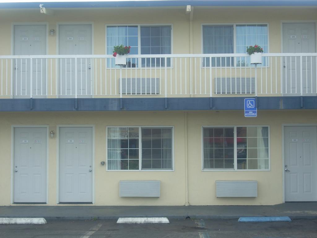 Economy Inn Seaside - Exterior-1