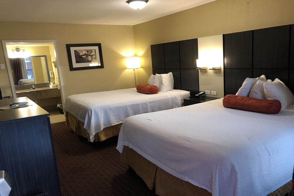 Emerson Inn - Double Beds Room