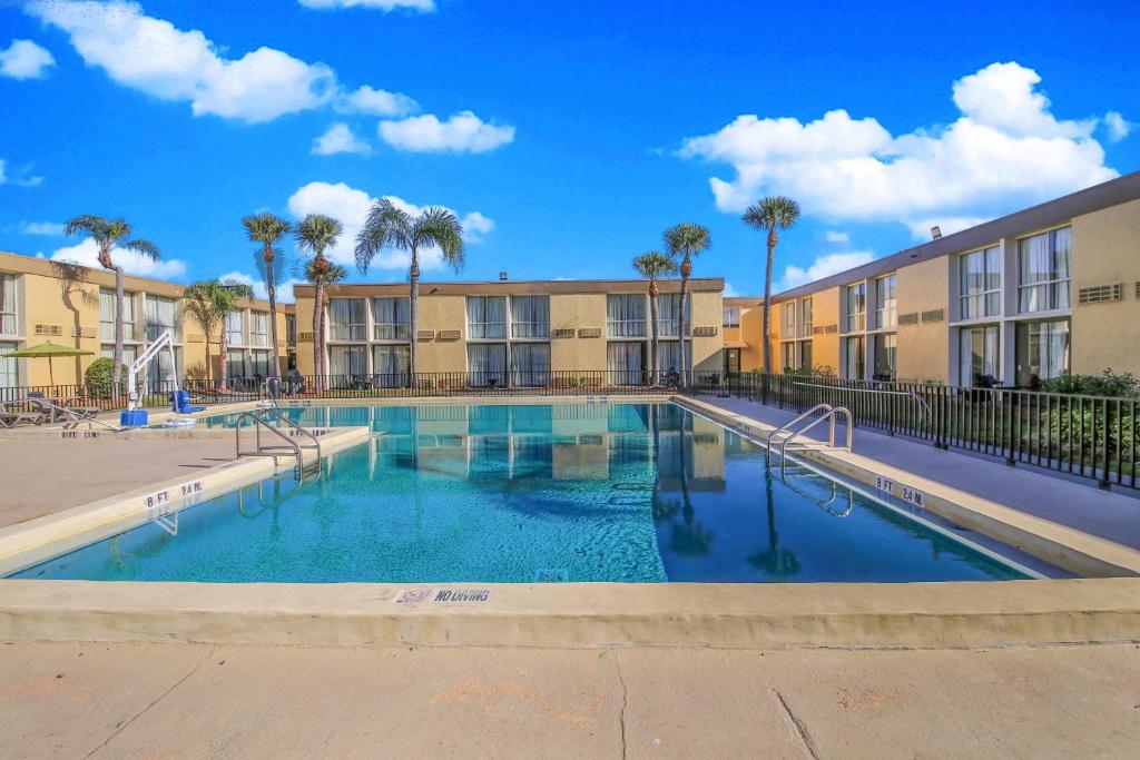 Floridian Express Extended Stay Hotel - Outdoor Pool