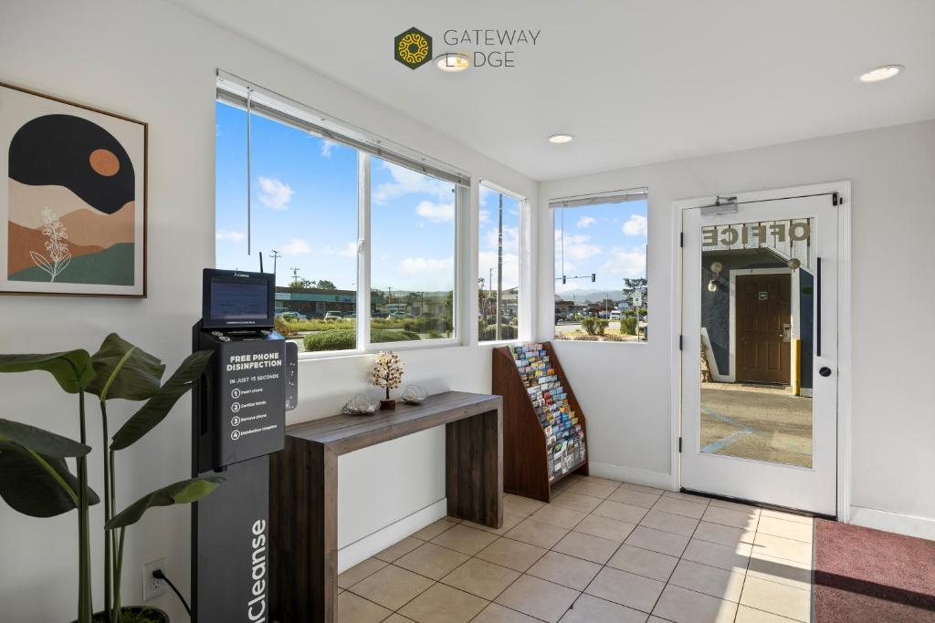 Gateway Lodge Seaside - Lobby Area