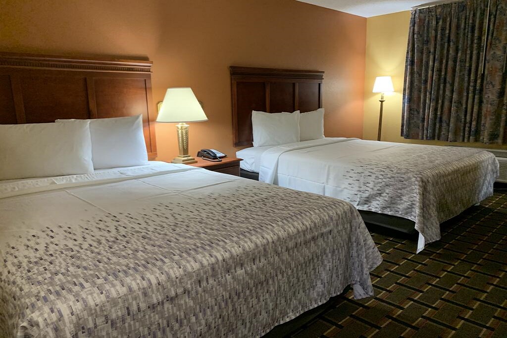 HomeTown Inn & Suites - Double Beds Room