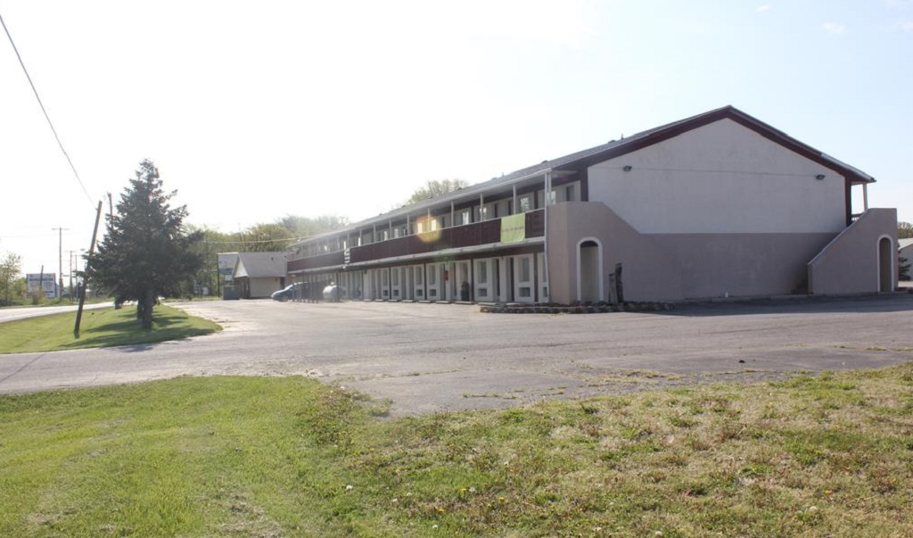 Lake Erie Lodge - Exterior-2