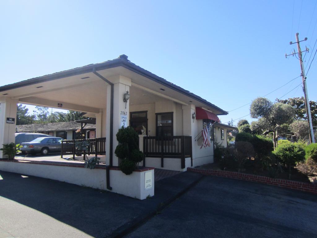 Monterey Fairgrounds Inn - Exterior-2