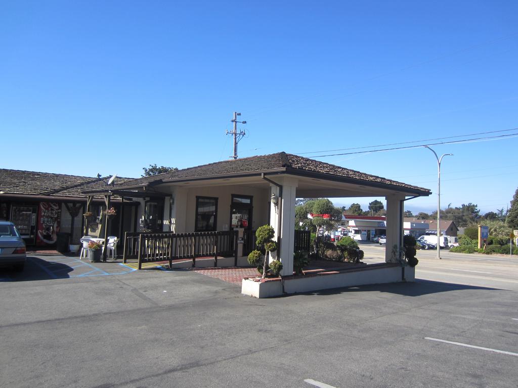 Monterey Fairgrounds Inn - Exterior-1