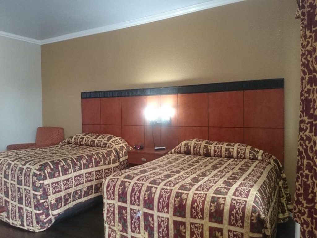 Monterey Fairgrounds Inn - Double Beds Room