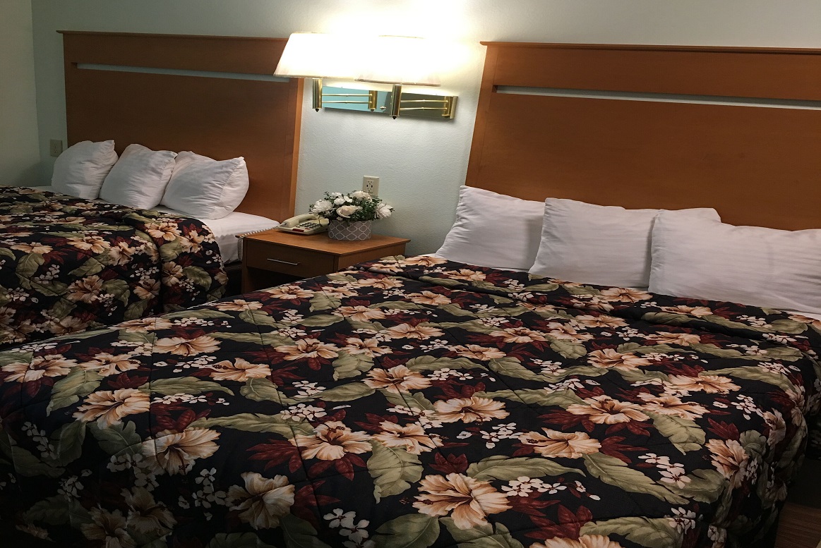 OceanView Motel - King with Single Bed