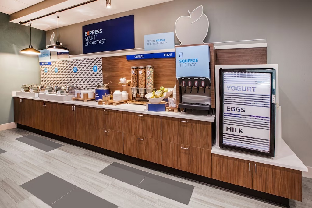 Holiday Inn Express & Suites - Breakfast Area