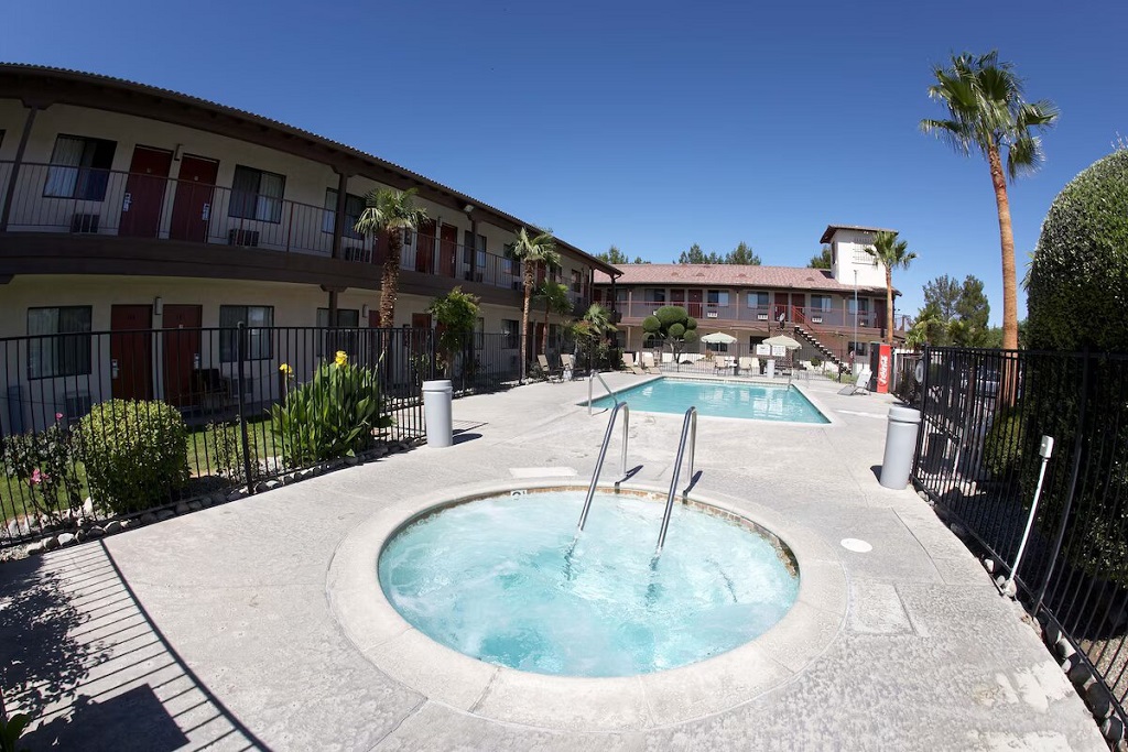 Palms Inn & Suites - Exterior-Spa