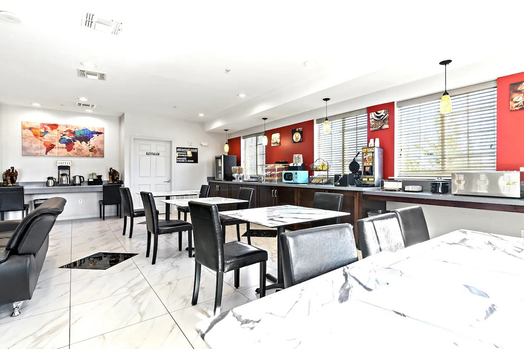 Paris Inn & Suites - Breakfast Area
