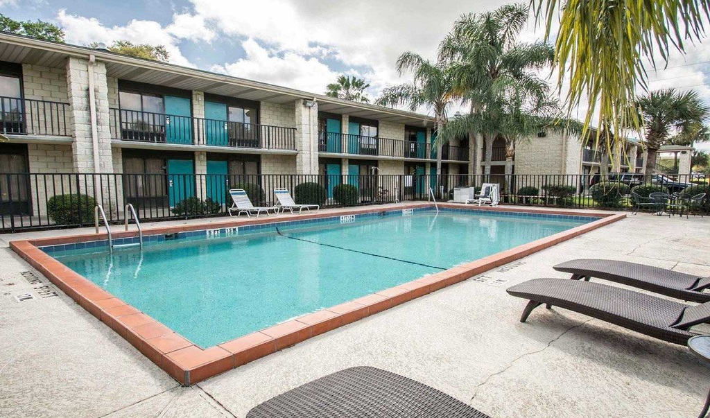 Quality Inn Orlando Airport - Pool