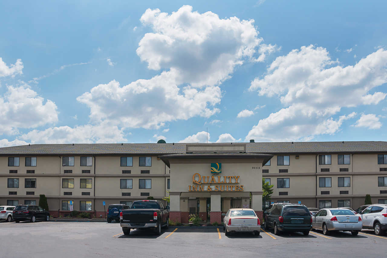 Quality Inn & Suites Detroit Metro Airport - Exterior-1