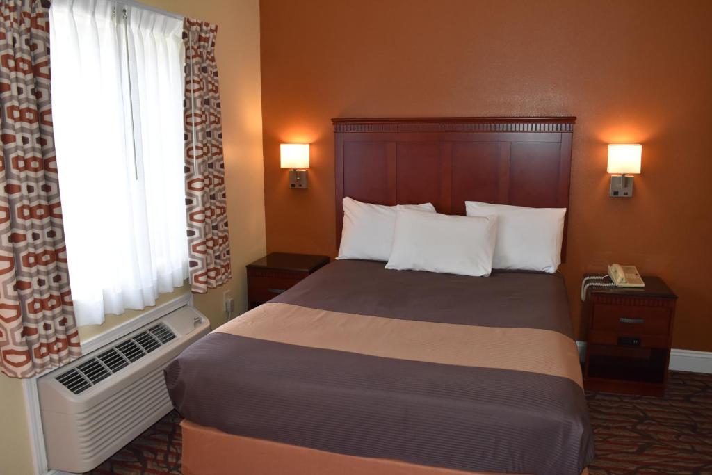 Seaside Inn Monterey - Single Bed Room