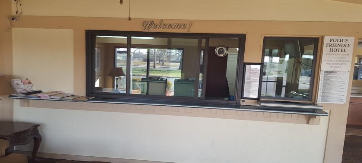 Superlodge New Castel - Front Desk