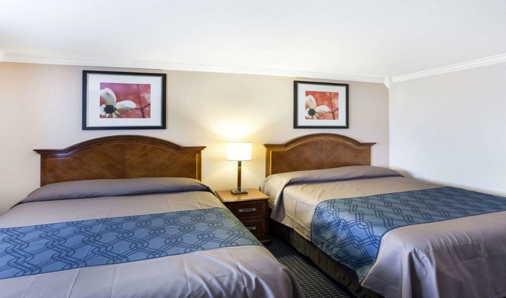 University Inn & Suites - Double Beds Room