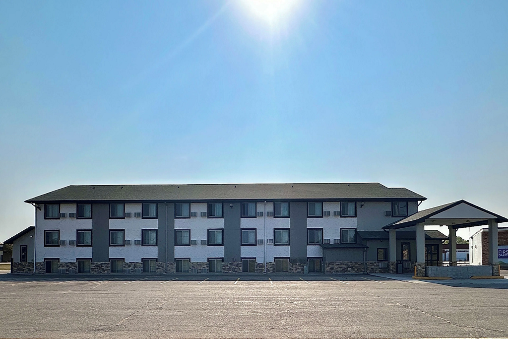 Yankton Inn - Exterior-2