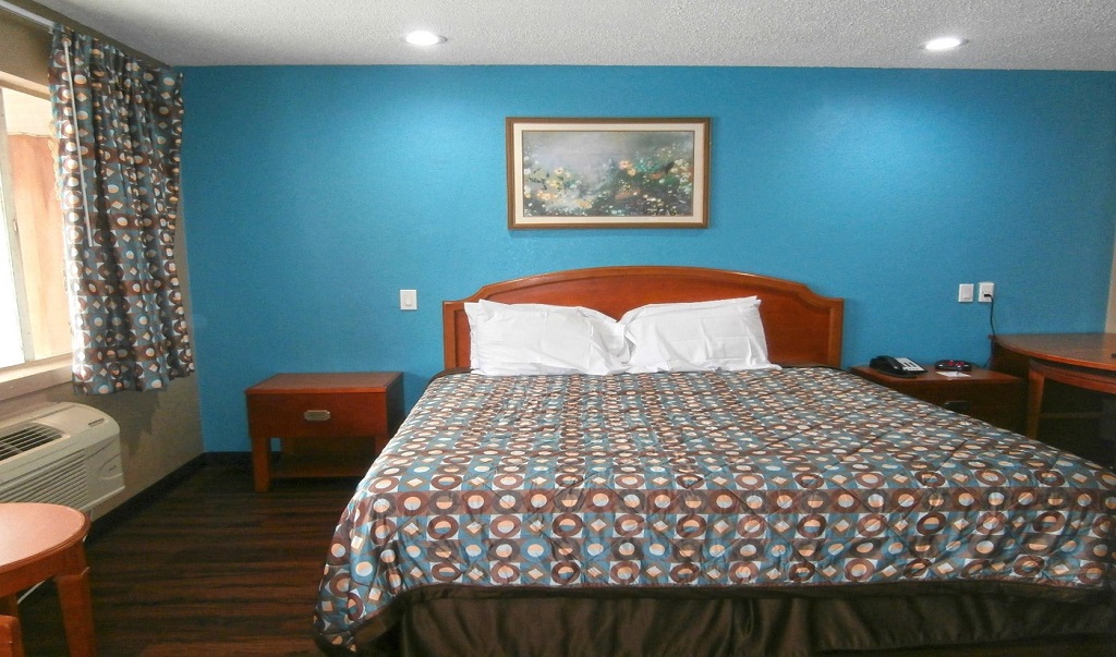 Americas Best Value Inn Savannah - King Bed Room-2