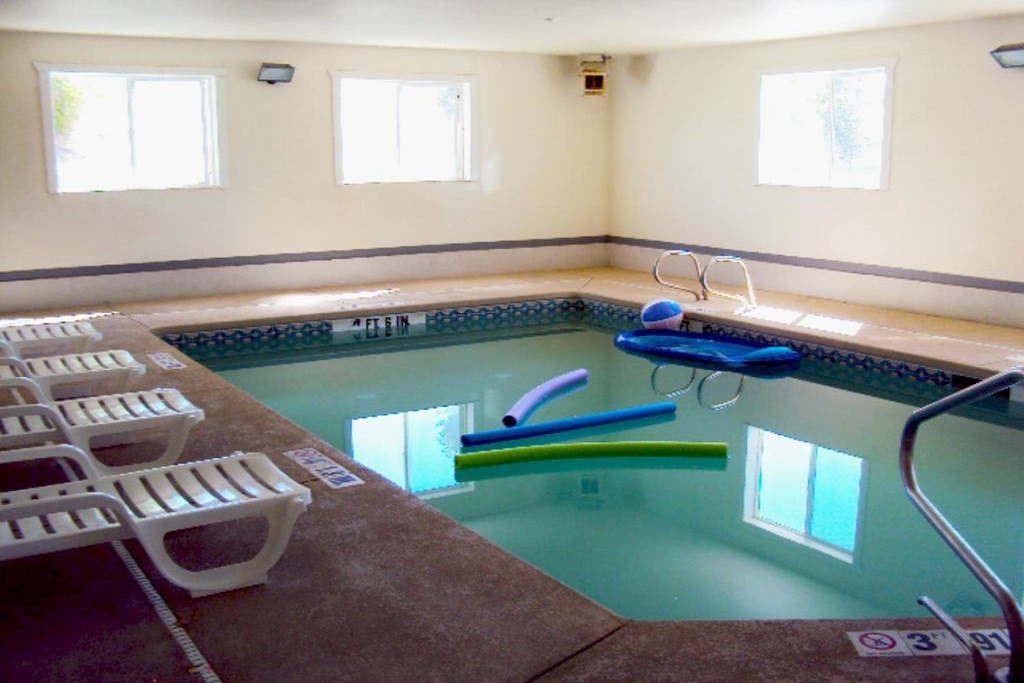 Americas Best Value Inn Green River - Indoor Pool