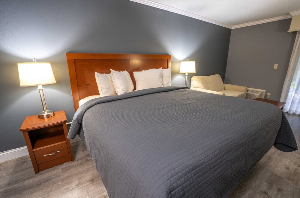 All Seasons Resort Cape Cod - Single Bed Room-1