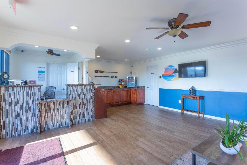 Aloha Inn - Lobby Area