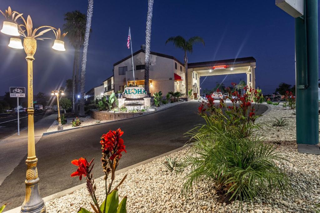 Aloha Inn - Hotel Exterior-2