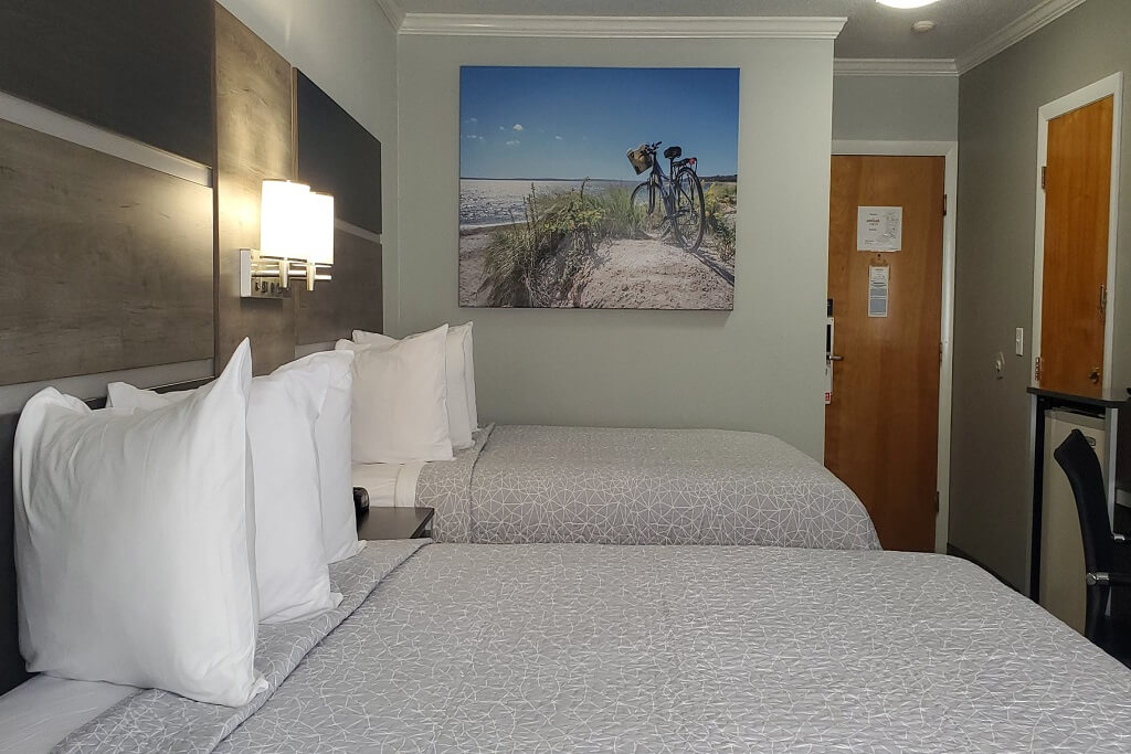 Ambassador Inn and Suites - Double Beds Room-4