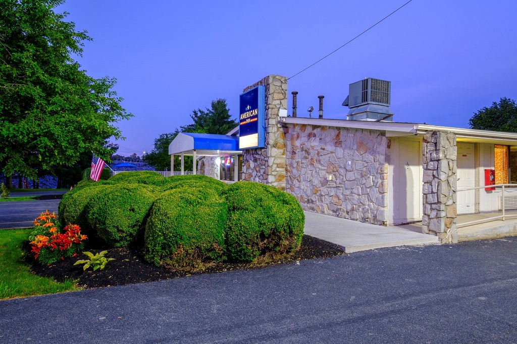 American Inn Carlisle - Exterior-2