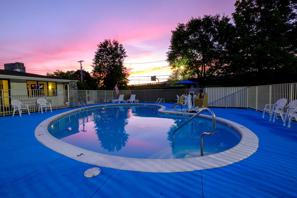 American Inn Carlisle - Outdoor Pool-1