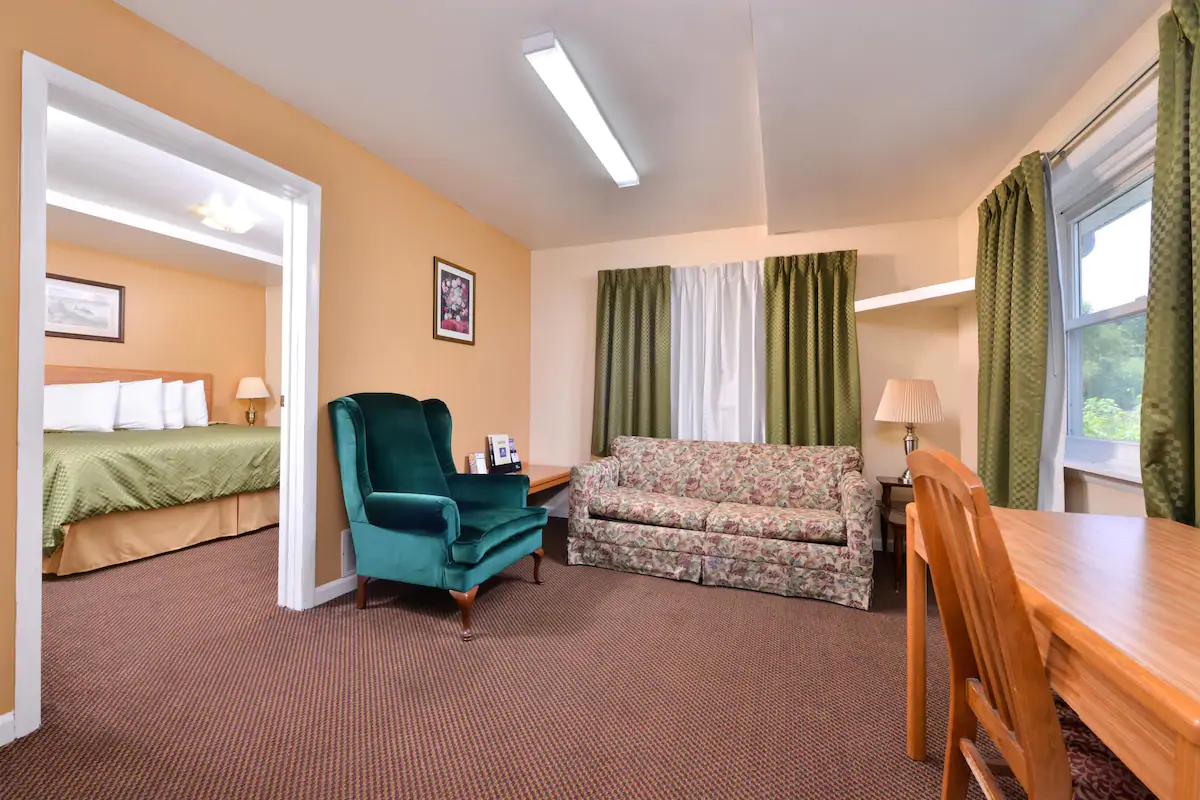 Americas Best Value Inn Jonesville - King Suite Bed -2