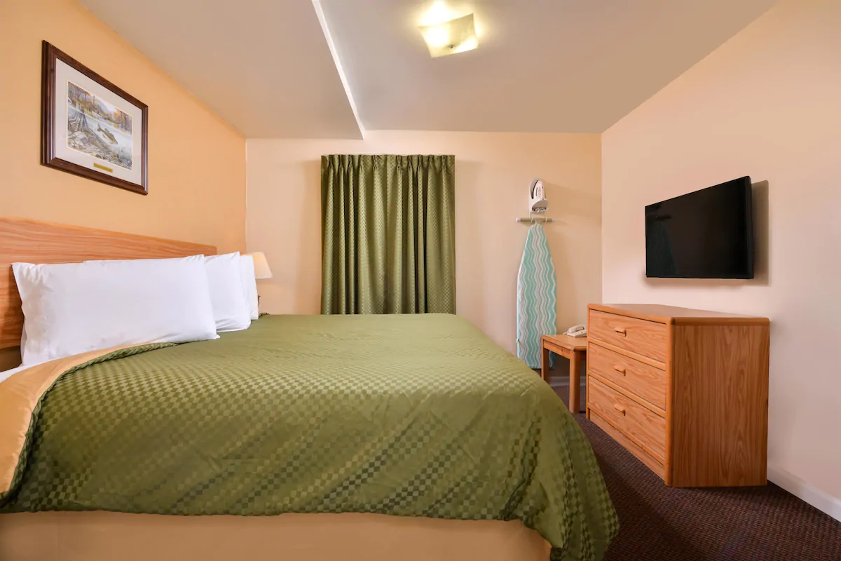 Americas Best Value Inn Jonesville - King Suite Bed -1