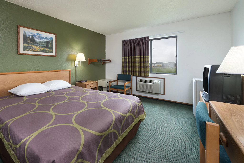 Amerihost inn & Suites Kingdom City - Single Bed Room