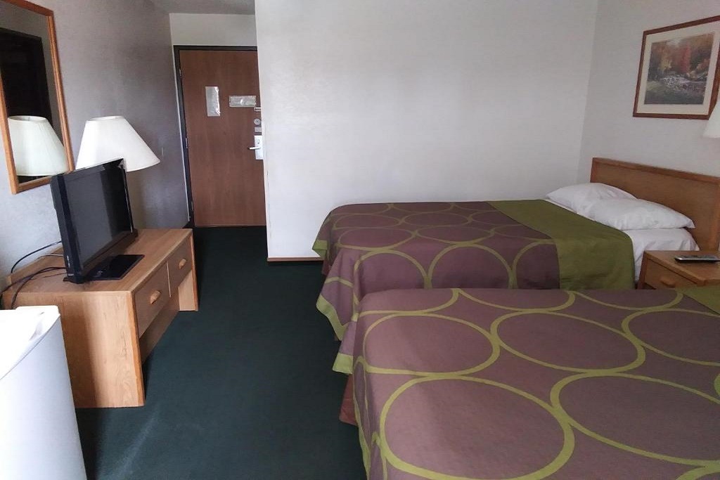 Amerihost inn & Suites Kingdom City - Double Beds Room-2