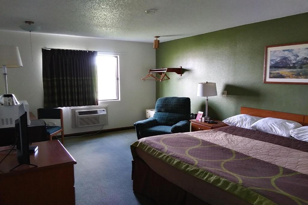 Amerihost inn & Suites Kingdom City - Single Bed Room-2