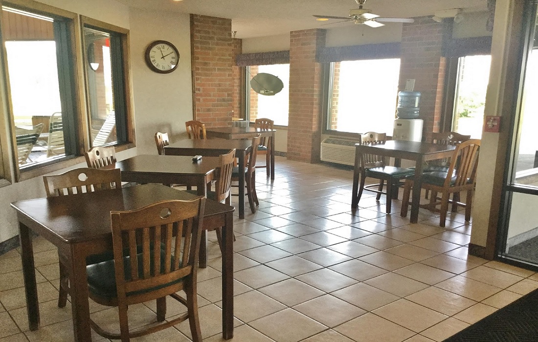 Amerihost Inn & Suites - Dining Area